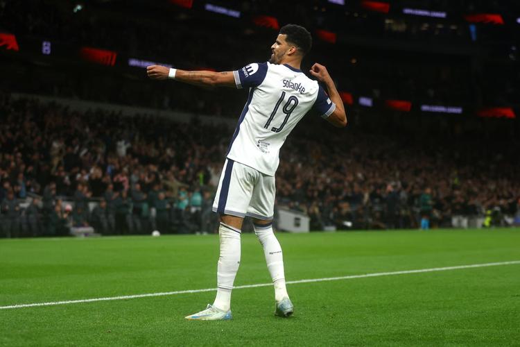 维埃里：现在拿皮奥和其他人比较毫无意义，应该让他安心踢球