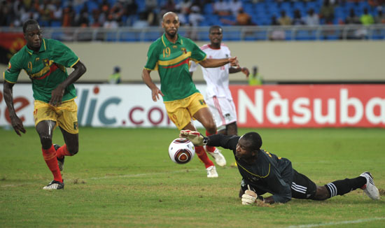 湖人新赛季连胜三场，团队配合显著提升