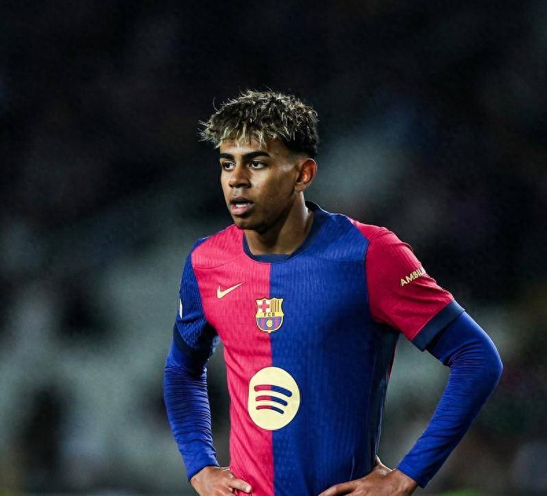 篮球CBA赛场出现精彩扣篮