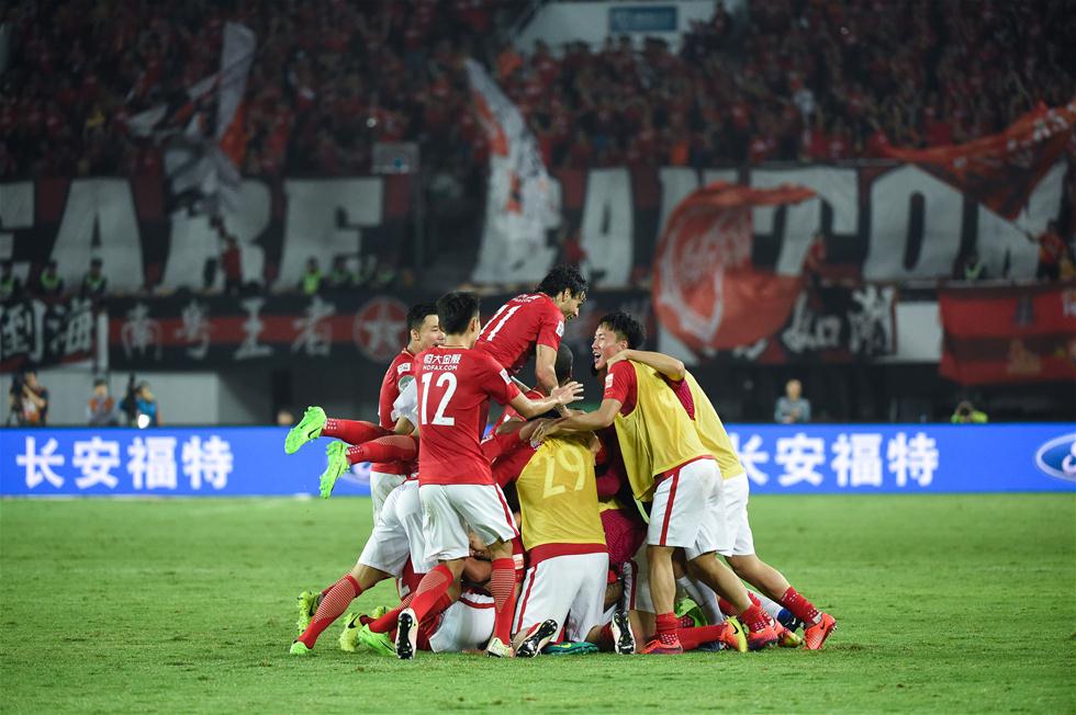 塞超球队劳动1923主帅日佐维奇在比赛中突然去世，年仅44岁