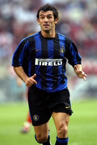 AC米兰主场气势如虹